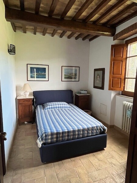 camera da letto matrimoniale piano terra.jpg