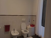 Bagno finestrato con balcone.jpg
