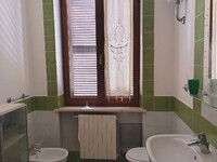 Bagno con doccia al 3°P.jpg