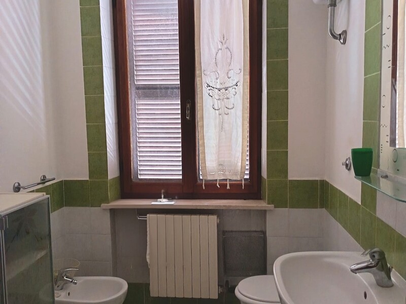 Bagno con doccia al 3°P.jpg